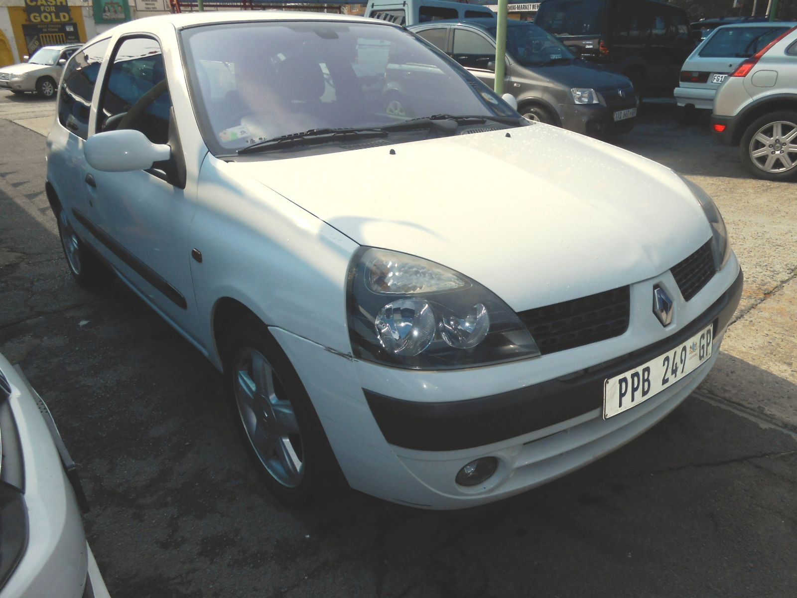 Pre owned 2003 RENAULT CLIO CLIO 1.6 DYNAMIQUE 3dr available from Cars