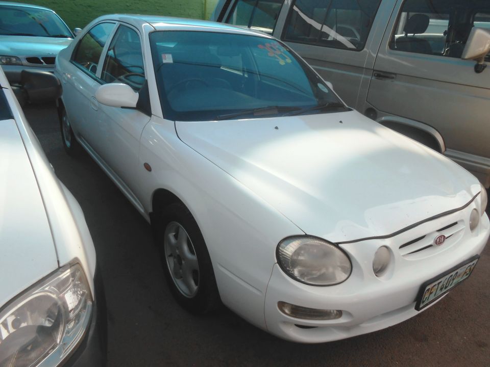 KIA SHUMA 1.8 for sale in Roodepoort Roodepoort