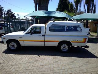 1982 TOYOTA HILUX HILUX 1800 SR (Fl. Shift) P/U S/C