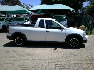 2013 NISSAN NP200 1400/NP200 NP200 1.6 S (DUAL AIRBAGS) P/U S/C