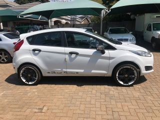 2015 FORD FIESTA FIESTA 1.6i AMBIENTE 5Dr