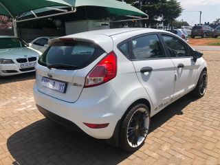 2015 FORD FIESTA FIESTA 1.6i AMBIENTE 5Dr