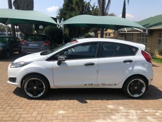 2015 FORD FIESTA FIESTA 1.6i AMBIENTE 5Dr